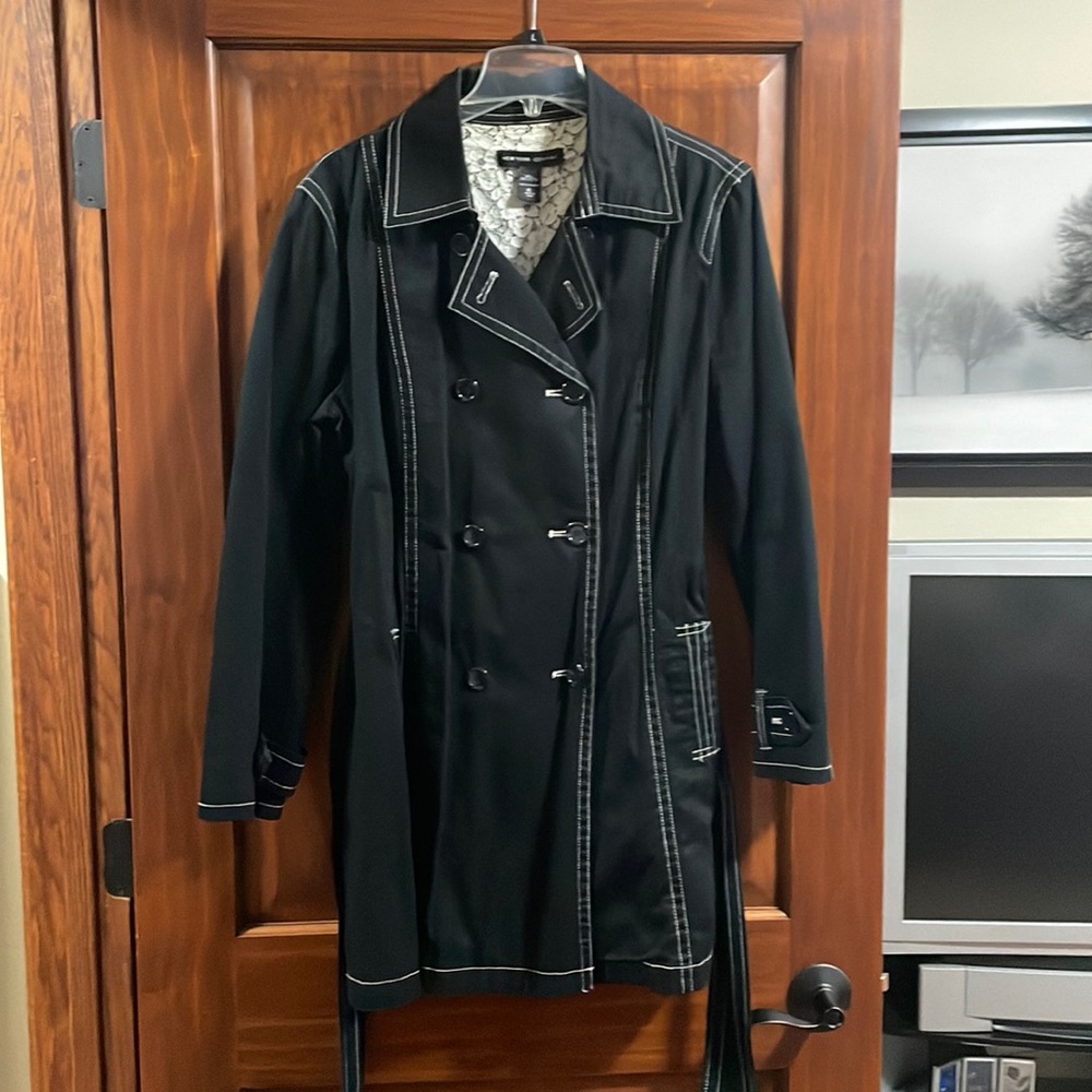 New York and Company short trench coat. Size XL